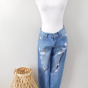 Vintage 00s Light Blue White Wash Ripped Distressed Boyfriend Cotton Denim High Rise Cuffed Minimal Boot Leg Pants Jeans Sz 0 XS