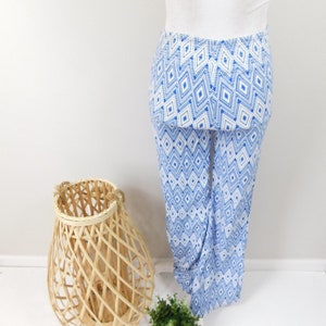 Vintage 90s White Royal Blue Tribal Chevron Aztec Print Wide Leg Stretch High Elastic Waisted Viscose Pants Bell Bottoms Sz XS image 4