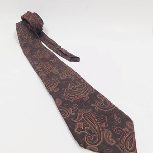 Mens Vintage 70s Bay Area Traders Pure Silk Dark Brown Burgundy Paisley Floral Print Wide French Neck Tie Fashion Accessory