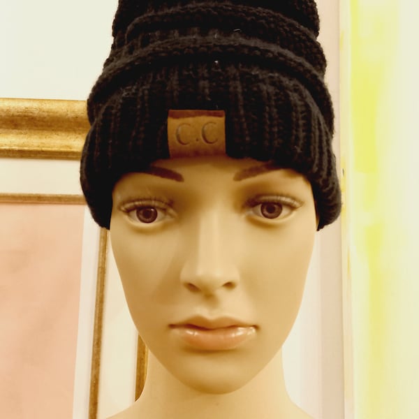 C.C. unisexe vintage des années 2000 Bonnet d'hiver noir en tricot côtelé tressé épais et extensible avec tête de mort Accessoire de mode Taille unique