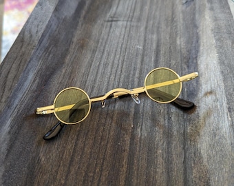 Vintage 00s Yellow Gold Tinted Metal Frame Tiny Round Circle Eye Hippie Sunglasses Lens Costume Glasses Sunnies Fashion Accessory
