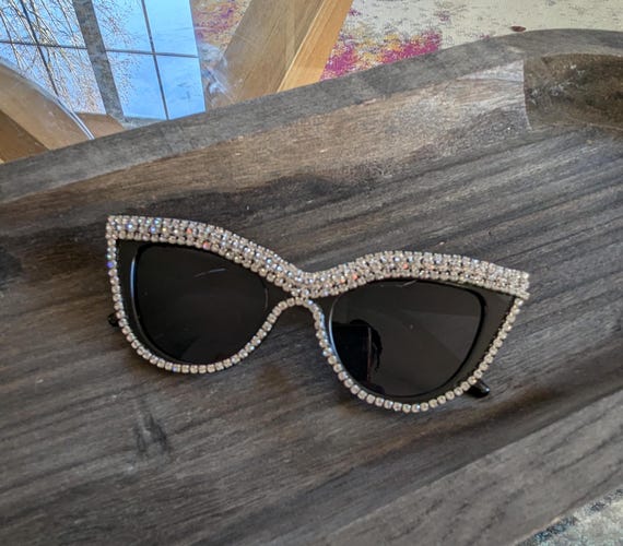Vintage 00s Black Silver Rhinestone Diamond Cat Eye Shape  display picture 3