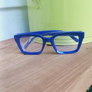Vintage jaren 00 donkerpaars helder vierkante vorm 3D plastic gekleurd transparant klassiek mode zonnebril frame lens kostuumbril