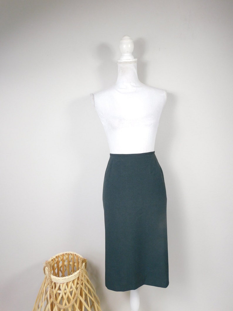 Vintage 1980s Dark Green Polyester High Waist Lined Minimal Knee Length Formal Pencil Straight Skirt Bottom Sz 16/XL Plus Size image 1