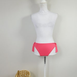 Vintage 00-tals ljusrosa låg midja sidoknytningar låg midja fodrad enfärgad minimalistisk baddräkt bikini nedredel baddräkt storlek medium