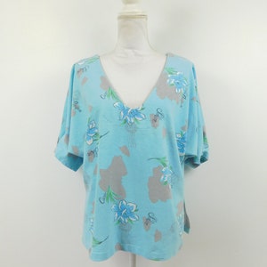 Carte postale tropicale hawaïenne vintage des années 80, imprimé carte postale surdimensionné col en V fendu sur le côté à manches courtes chemise haut chemisier Sz large