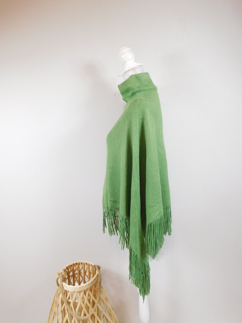 50/% OFF SPRING SALE Vintage Folio New York Bright Green Fringe Stretch Knitted Asymmetrical Turtleneck Sweater Poncho Cape One Size Fits Mos