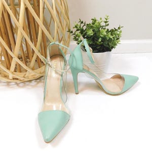 Vintage jaren 00 helder mintgroen kunstleer transparant tweekleurig gesloten puntige teen enkelbandje riem stiletto hoge hakken schoenen maat 9