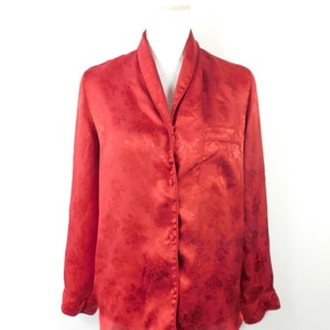 Vintage 80s Red Shiny Floral Flower Print Polyester Button Up Collared Pajama Lingerie Pocket Long Sleeve Shirt Top Sz Medium