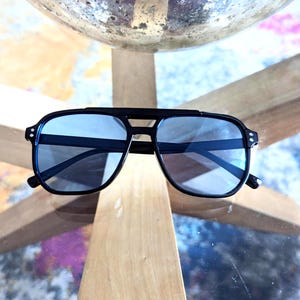 Vintage 00s Blau Schwarz getönt Großes Quadrat Kunststoff Transparent Zweifarbige Rahmenlinse Mode Sonnenbrille Brille Sunnies Accessoire