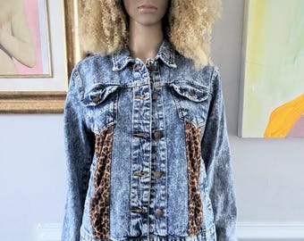 Vintage 00s Acid Wash Jean Velvet Cheetah Print Distressed Cotton Denim Collared Pockets Button Up Long Sleeve Jacket Coat Small