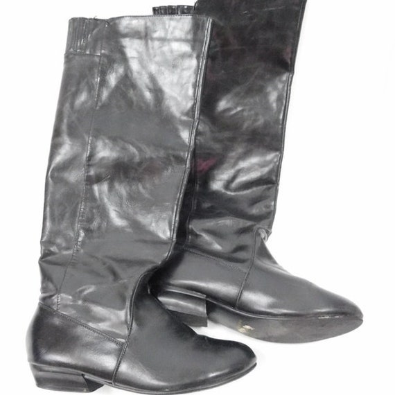 Shiny hotsell flat boots