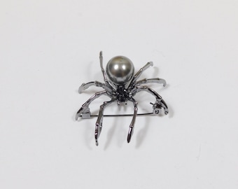 Vintage 90s Spider Pewter Dark Gray Faux Pearl Rare Exclusive Pin Brooch Fashion Accessory Costume Jewelry Embellishment