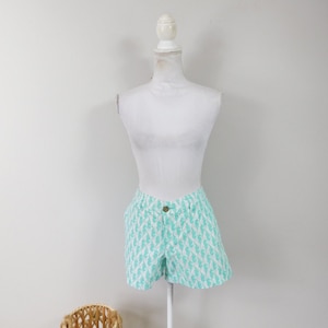 Vintage des années 00 blanc menthe vert hippocampe imprimé animal coton pastel poches sous-marines taille moyenne pantalon short bas taille moyenne