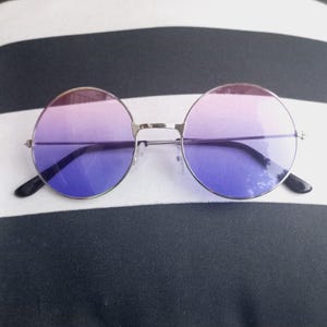 Vintage 00s Purple Pink Ombre Round Shaped Two Tone Transparent Plastic Gold Metal Frame Fashion Sunglasses Lens Glasses Accessory