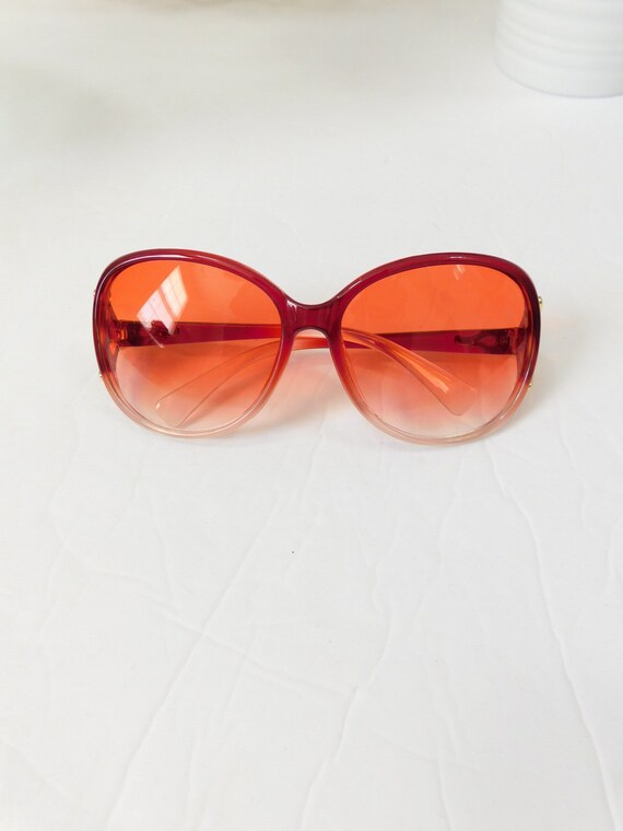 Vintage Ombre Tinted Red Clear Transparent Round … - image 3