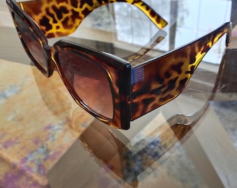 Vintage 00s Cheetah Animal Print Dark Brown Square Tinted  display picture 3