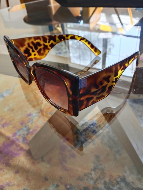 Vintage 00s Cheetah Animal Print Dark Brown Square Tinted  display picture 2