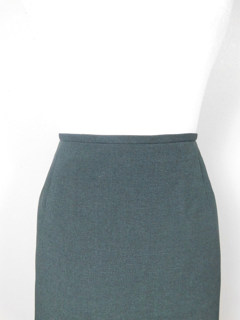 Vintage 1980s Dark Green Polyester High Waist Lined Minimal Knee Length Formal Pencil Straight Skirt Bottom Sz 16/XL Plus Size image 2