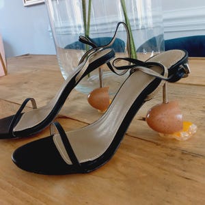Vintage 00s Unique Cracked Egg Black Faux Leather Ankle Strap Open Toe Peep Stiletto Sculpture High Heels Sandals Shoes Sz 7/8