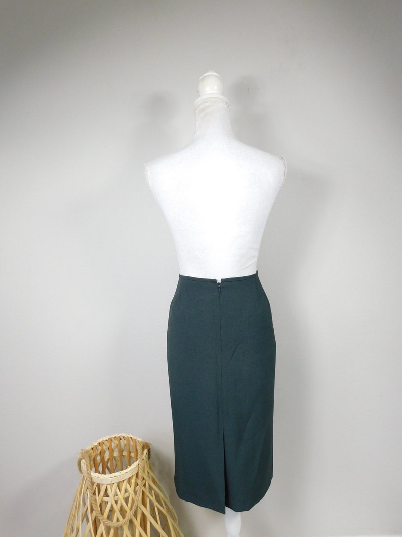 Vintage 1980s Dark Green Polyester High Waist Lined Minimal Knee Length Formal Pencil Straight Skirt Bottom Sz 16/XL Plus Size image 3