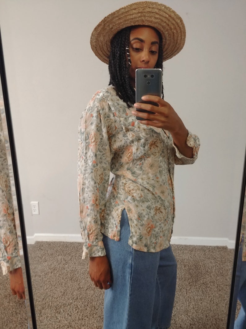 50/% SUMMER SALE Vintage Lizsport Floral Flower Print Pastel Pink Green Collared Button Down Tie Back 34 Sleeve Top Blouse Shirt Small