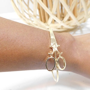 Vintage 00s Gold Tone Plated Scissors Shears Hairdresser Hairstylist Adjustable Bangle Bracelet Costume Jewelry Fashion Accessory