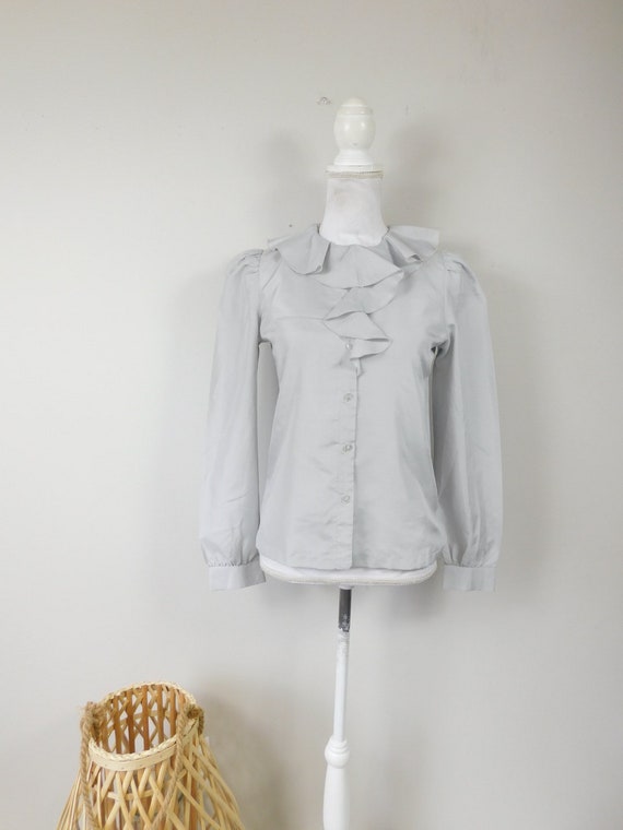 Vintage 80s RT II Light Gray Ruffle Front Collared Button Down