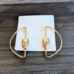 Vintage 00s 14K Gold Plated Abstract Face Man Hollow Nose Pierced Oversized Stud Earrings Costume Jewelry Fashion Accessory