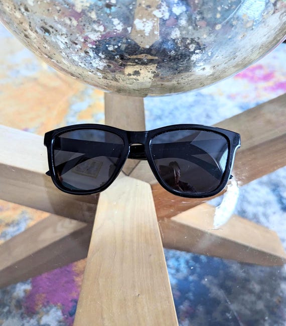 Occhiali da sole vintage anni 2000 neri, quadrati grandi, in