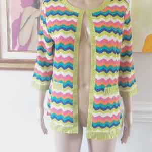 Vintage 80s Berek Colorful Chevron Print Crinkle Stretch Polyester Open Lightweight 3/4 Sleeve Shirt Blouse Top Jacket Sz Large
