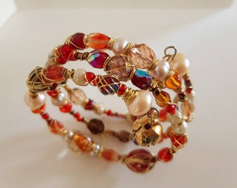 Bracelet in 3 layers beads. Colour scheme red.