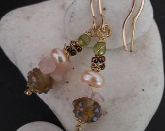 Goldfilled earrings with handmade glass bead, freshwater pearl, rose quartz and peridot no. 39