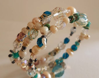 Bracelet in 3 rows of beads, color scheme blue