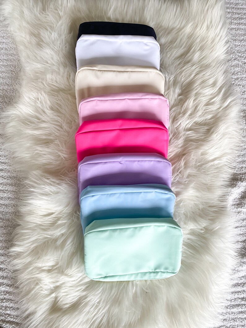 Nylon Pouch With Patches Custom Makeup Bag Bridesmaid Gift With Name Preppy Cosmetic Bag Personalized Women Birthday Gift For Her bild 4