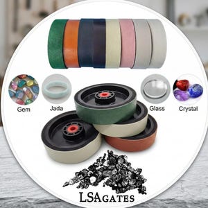 Puede incluir: Imagen que muestra muelas abrasivas lapidarias en varios colores, incluyendo verde, naranja y beige. La imagen también presenta gemas, anillos de jade, vidrio y cristales. El texto "LSAGATES" se encuentra en la parte inferior.