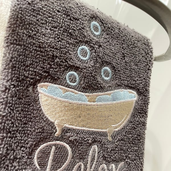 Bubble Bathtub Handdoek Borduurontwerp 4 x 5" - badkamerinrichting - douche - handdoek - digitaal ontwerp - Clawfoot tub - freestand