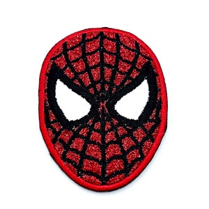 Può includere: Toppa da stirare ricamata in rosso e nero di una maschera da supereroe con un design a ragnatela.