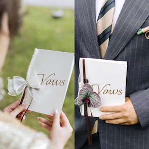 Bloem en vlinderdas Trouwkaarten, trouwboeken met parels, geloftekaarten set van 2