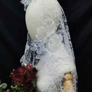 Ivory Lace Mantilla Veil,Long Lace Veil,Vintage Lace Veil,Romantic Wedding Veil,Bridal Veil