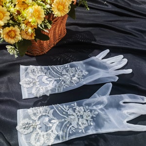 White Lace Wedding Gloves,Beads Gloves,Tea Party Gloves,Short Gloves,Prom Gloves,Bridal Gloves,Wedding Gloves