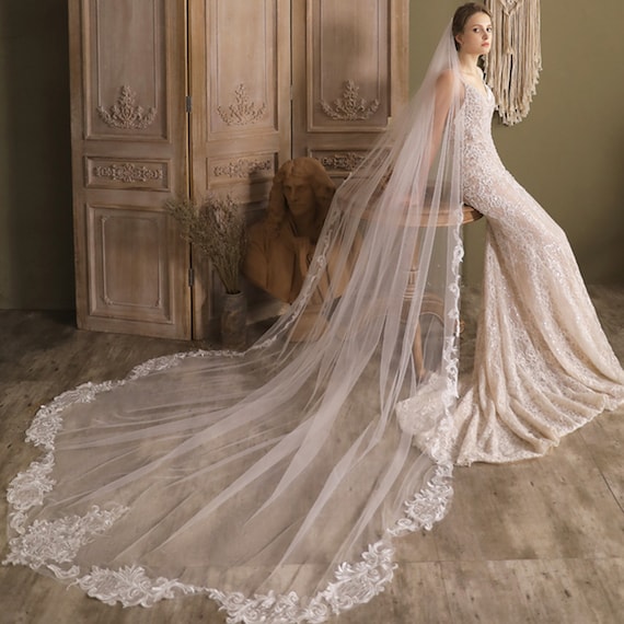 Wedding Veil for Brides | 2 Tier White Bridal Veil | Wedding Veils for  Brides White Ideal for Elegant Wedding Ceremonies | Bow and Rhinestone