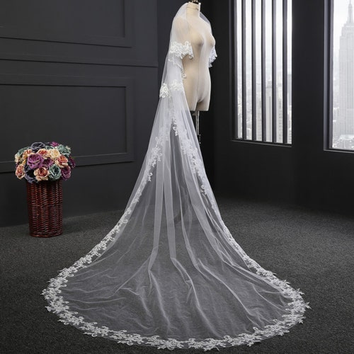 Two Tier Wedding Veil,lace applique cathedral veil,Fingertip Lace Veil,Chapel Veil,Bridal Veil selling with Comb