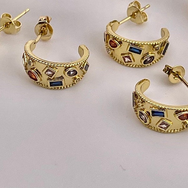 Rising moon gold errings with cubic zirconites of colors chopped in real gold 18k, Modern style, fashion style, gold sailor moon earrings