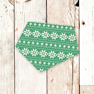 Dog Bandana &quot;Green Fair Isle&quot; - Personalized dog bandana with snaps. Christmas, Holiday, Winter, Xmas gift. Christmas themed dog bandana.
