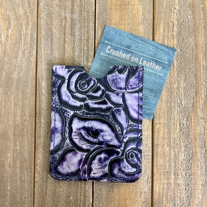 Estuche de cuero morado para tarjetas de identificación o de crédito