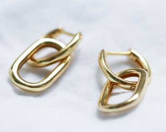 The Ella Gold chain link earrings Hypoallergenic earrings for sensitive ears Minimalist jewelry