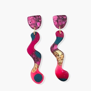 Pendientes llamativos, pendientes de moda rosas con purpurina de colores, postes de acero inoxidable hipoalergénicos. imagen 1