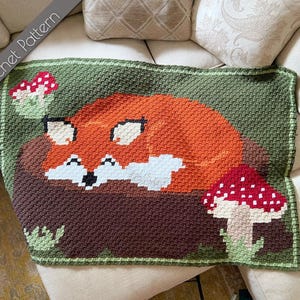 Patron au crochet C2C renard endormi | Couverture pour bébé Woodland | Cottage Graphgan | Cadeau baby shower | Décoration de chambre de bébé | Bûche de champignons forestiers