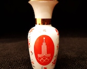 Decorative Vase Olympic Games 1980 in Moscow Porcelain LFZ USSR 1979 Porzellan Olympiade 80 in Moskau